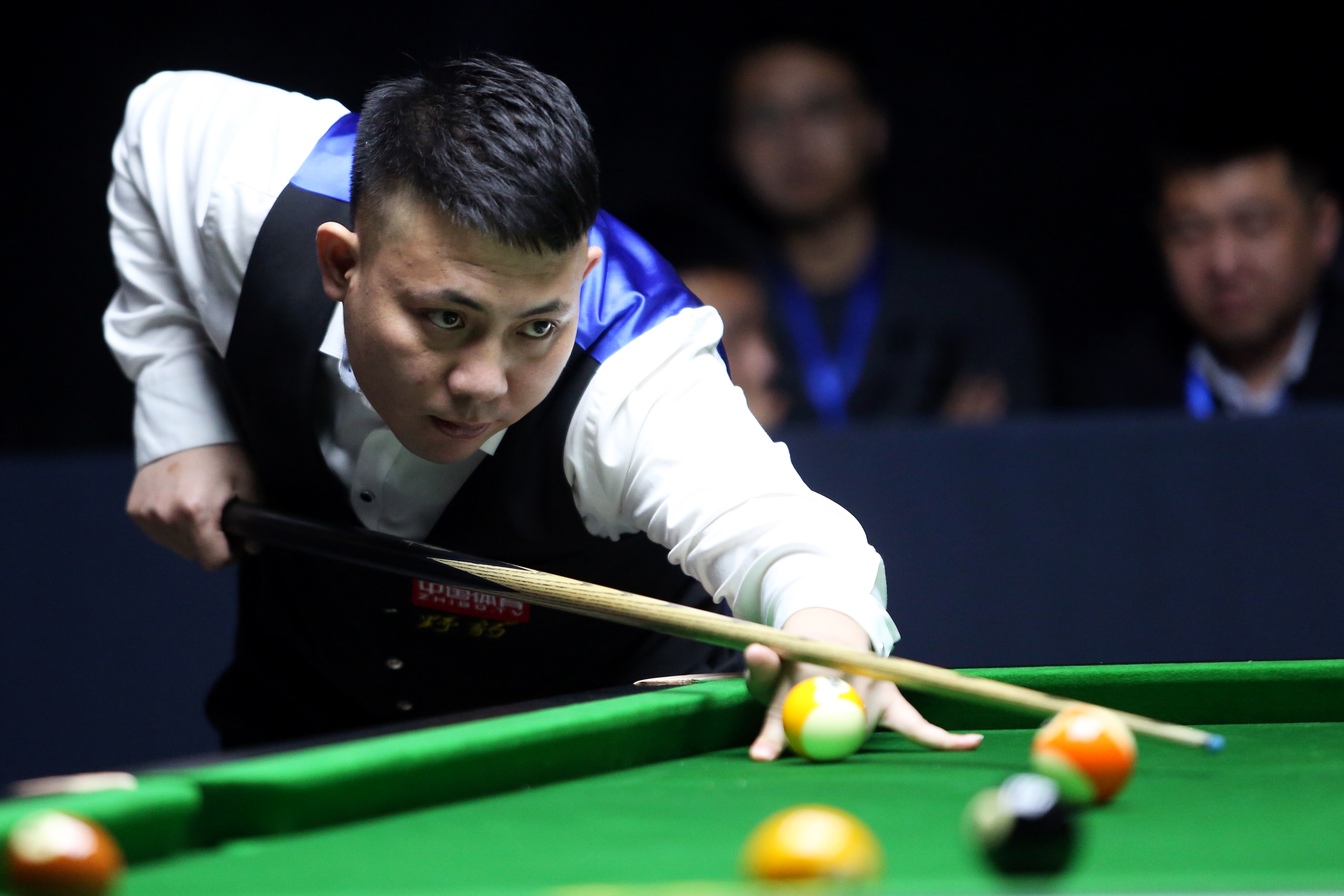 雕像以一种 雕像以一种